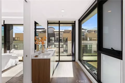 Entry Way - 709 E Walnut St #417, Pasadena, CA 91101 photo 2 of 4