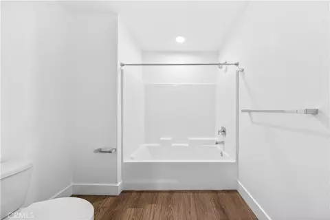 Bath - 709 E Walnut St #417, Pasadena, CA 91101 photo 3 of 3