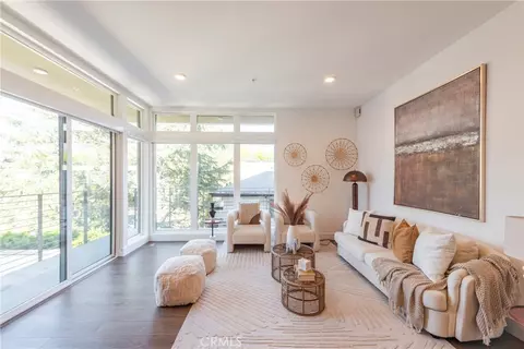 709 E Walnut St #420, Pasadena, CA 91101