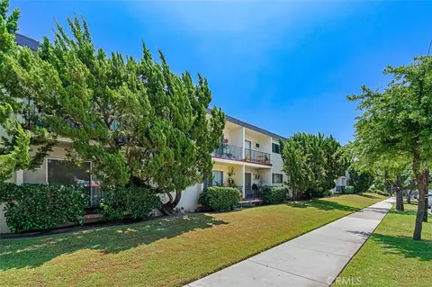 820 N Raymond Ave, Pasadena, CA 91103