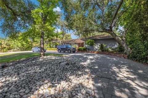 Exterior - 827 Hampton Rd, Arcadia, CA 91006 photo 6 of 33