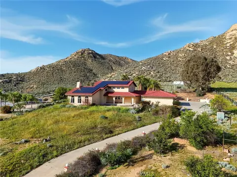 2005 Mt Vernon, Riverside, CA 92507