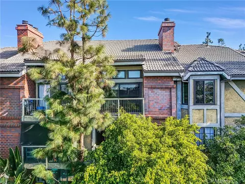 18324 Clark St #315, Tarzana, CA 91356