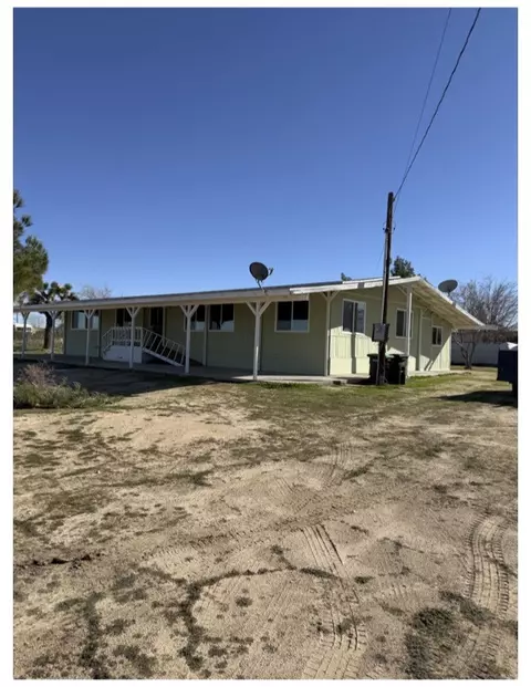 6485 Sunset Rd, Phelan, CA 92371