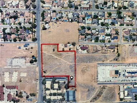 15 Th St Ave E, Palmdale, CA 93550