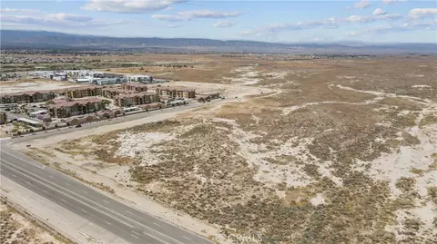30 Avenue H, Lancaster, CA 93536