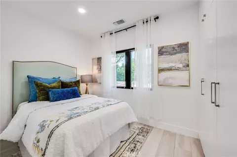 Bedroom - 3890 Shadow Grove Rd, Pasadena, CA 91107 photo 3 of 9
