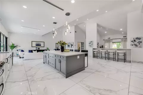 Kitchen - 3890 Shadow Grove Rd, Pasadena, CA 91107 photo 3 of 4