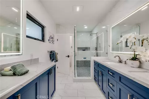 Bath - 3890 Shadow Grove Rd, Pasadena, CA 91107 photo 1 of 5