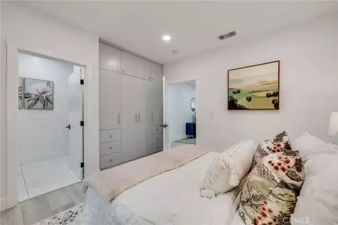 Bedroom - 3890 Shadow Grove Rd, Pasadena, CA 91107 photo 8 of 9