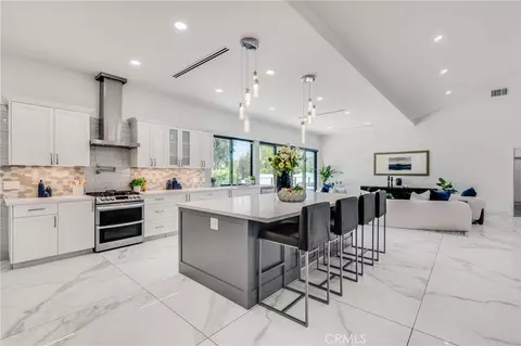 Kitchen - 3890 Shadow Grove Rd, Pasadena, CA 91107 photo 2 of 4