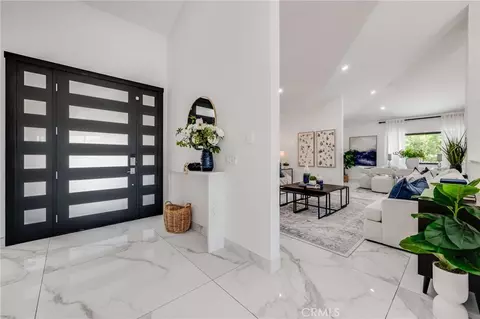 Entry Way - 3890 Shadow Grove Rd, Pasadena, CA 91107 photo 1 of 2