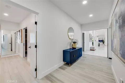 Entry Way - 3890 Shadow Grove Rd, Pasadena, CA 91107 photo 2 of 2