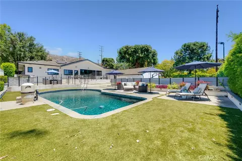 Exterior - 3890 Shadow Grove Rd, Pasadena, CA 91107 photo 15 of 19