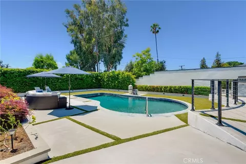 Exterior - 3890 Shadow Grove Rd, Pasadena, CA 91107 photo 11 of 19