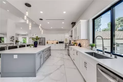 Kitchen - 3890 Shadow Grove Rd, Pasadena, CA 91107 photo 1 of 4