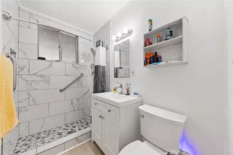 Bath - 526 E Olive Ave, Monrovia, CA 91016 photo 1 of 2