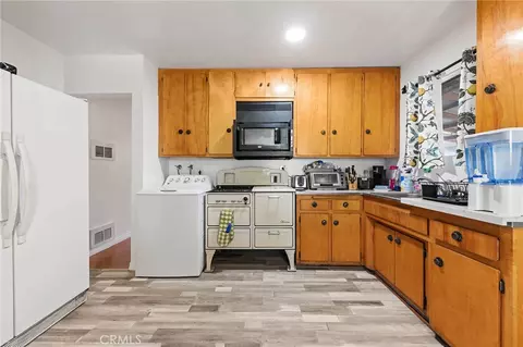 Kitchen - 526 E Olive Ave, Monrovia, CA 91016 photo 1 of 4