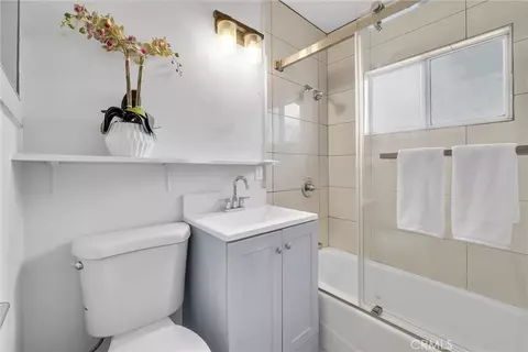 Bath - 1611 S Fourth Ave, Arcadia, CA 91006 photo 3 of 4