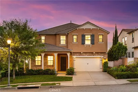 702 E Lemon Swirl, Azusa, CA 91702