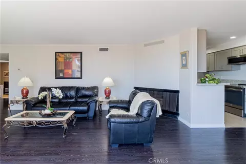 2260 N North Cahuenga Blvd #302, Los Angeles, CA 90068