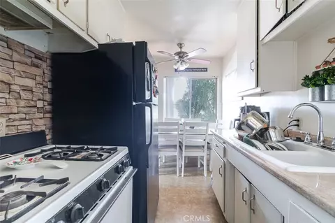 Kitchen - 1757 E Villa St, Pasadena, CA 91106 photo 2 of 2