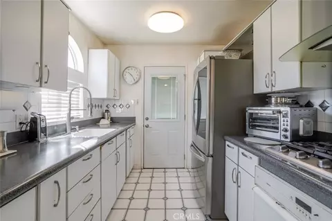 Kitchen - 4040 Lynd Ave, Arcadia, CA 91006 photo 2 of 5