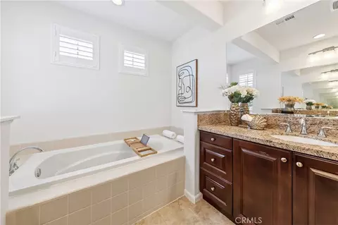 Bath - 838 E Mckeller Ct, Azusa, CA 91702 photo 1 of 5