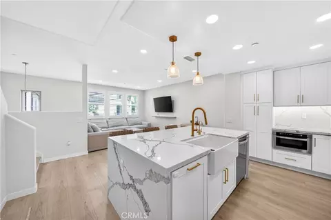 2827 W Edinger Ave, Santa Ana, CA 92704