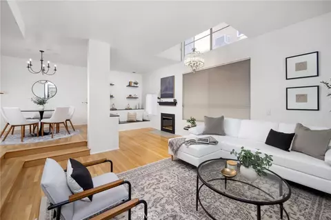 520 S Barrington Ave #116, Los Angeles, CA 90049