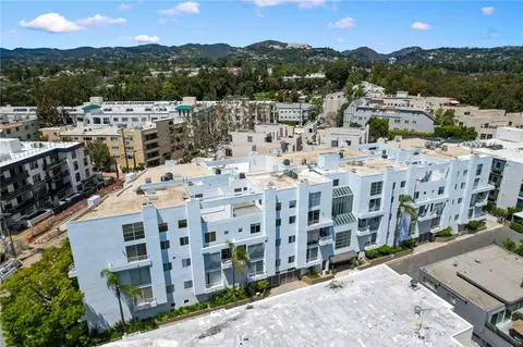 520 S Barrington Ave #116, Los Angeles, CA 90049