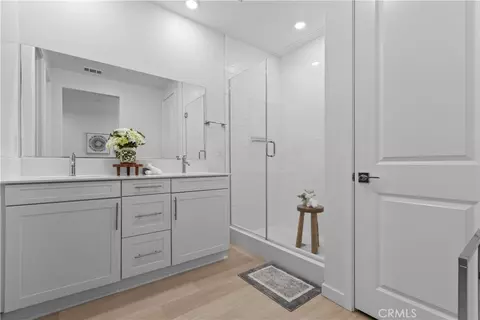 Bath - 4389 Maple Ln, Arcadia, CA 91006 photo 4 of 5