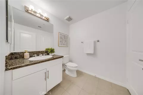 Bath - 931 E Walnut #307, Pasadena, CA 91106 photo 1 of 5