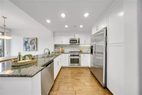 Kitchen - 931 E Walnut #307, Pasadena, CA 91106 photo 2 of 2