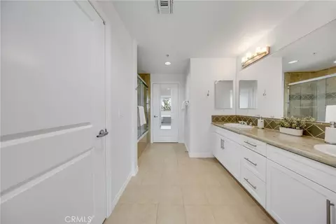 Bath - 931 E Walnut #307, Pasadena, CA 91106 photo 3 of 5