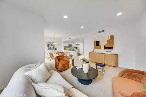 Living - 931 E Walnut #307, Pasadena, CA 91106 photo 3 of 4