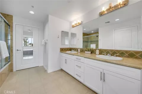 Bath - 931 E Walnut #307, Pasadena, CA 91106 photo 2 of 5
