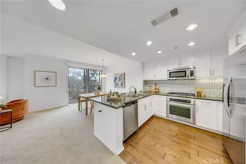 Kitchen - 931 E Walnut #307, Pasadena, CA 91106 photo 1 of 2