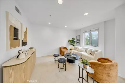 Living - 931 E Walnut #307, Pasadena, CA 91106 photo 1 of 4