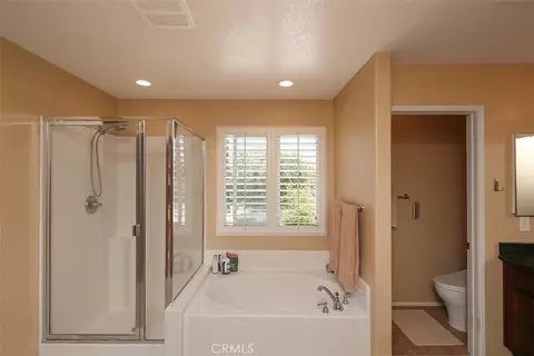 Bath - 32406 Francisco Pl, Temecula, CA 92592 photo 3 of 4
