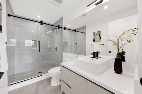 Bath - 941 E California Blvd #1, Pasadena, CA 91106 photo 2 of 3