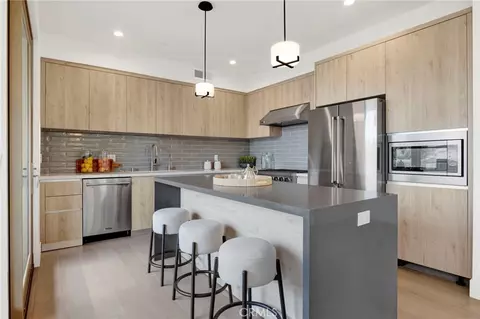 Kitchen - 941 E California Blvd #1, Pasadena, CA 91106 photo 2 of 4