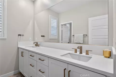 Bath - 382 Chorus, Irvine, CA 92618 photo 5 of 7
