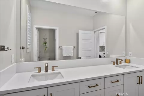 Bath - 382 Chorus, Irvine, CA 92618 photo 6 of 7