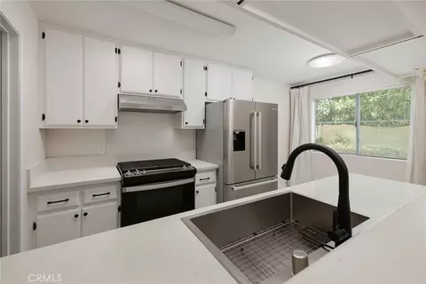 Kitchen - 102 Harkness Ave #8, Pasadena, CA 91106 photo 2 of 3