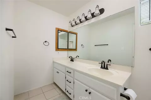 Bath - 102 Harkness Ave #8, Pasadena, CA 91106 photo 2 of 4