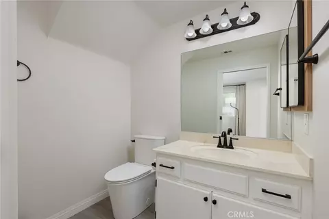 Bath - 102 Harkness Ave #8, Pasadena, CA 91106 photo 1 of 4