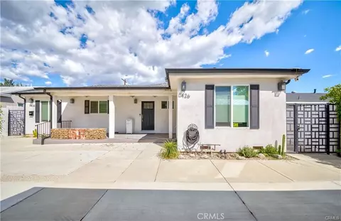7426 Leescott Ave, Lake Balboa, CA 91406