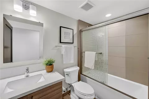 Bath - 2428 E Del Mar Blvd #206, Pasadena, CA 91107 photo 2 of 2