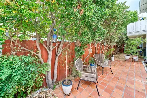 Exterior - 1960 E Villa, Pasadena, CA 91107 photo 3 of 8